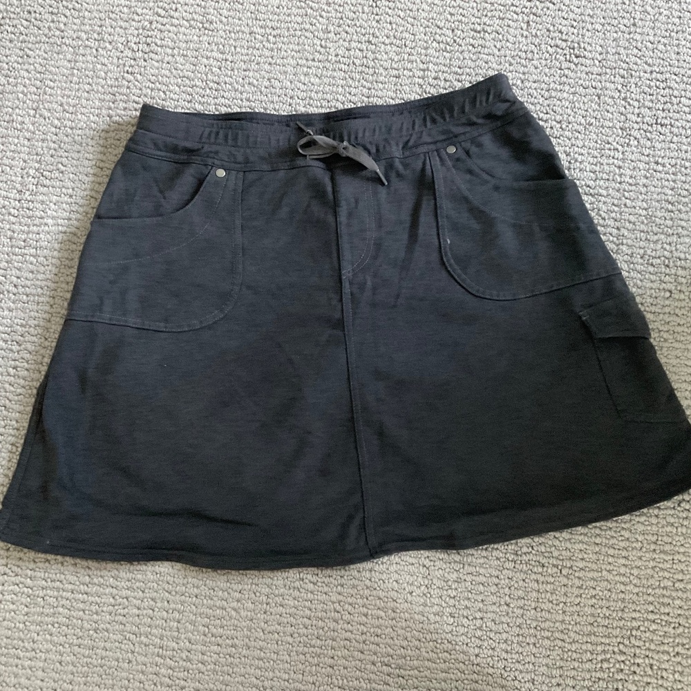 Black skort